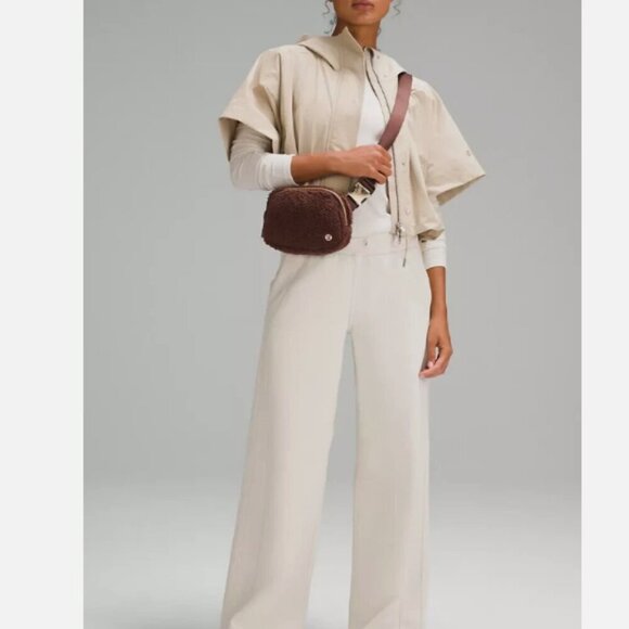 NWT Lululemon Everywhere Fleece Belt Bag Burnt Caramel - Picture 1 of 16